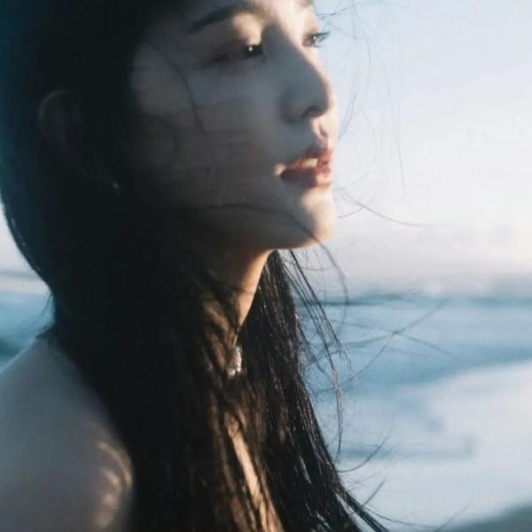 微笑的苹吉